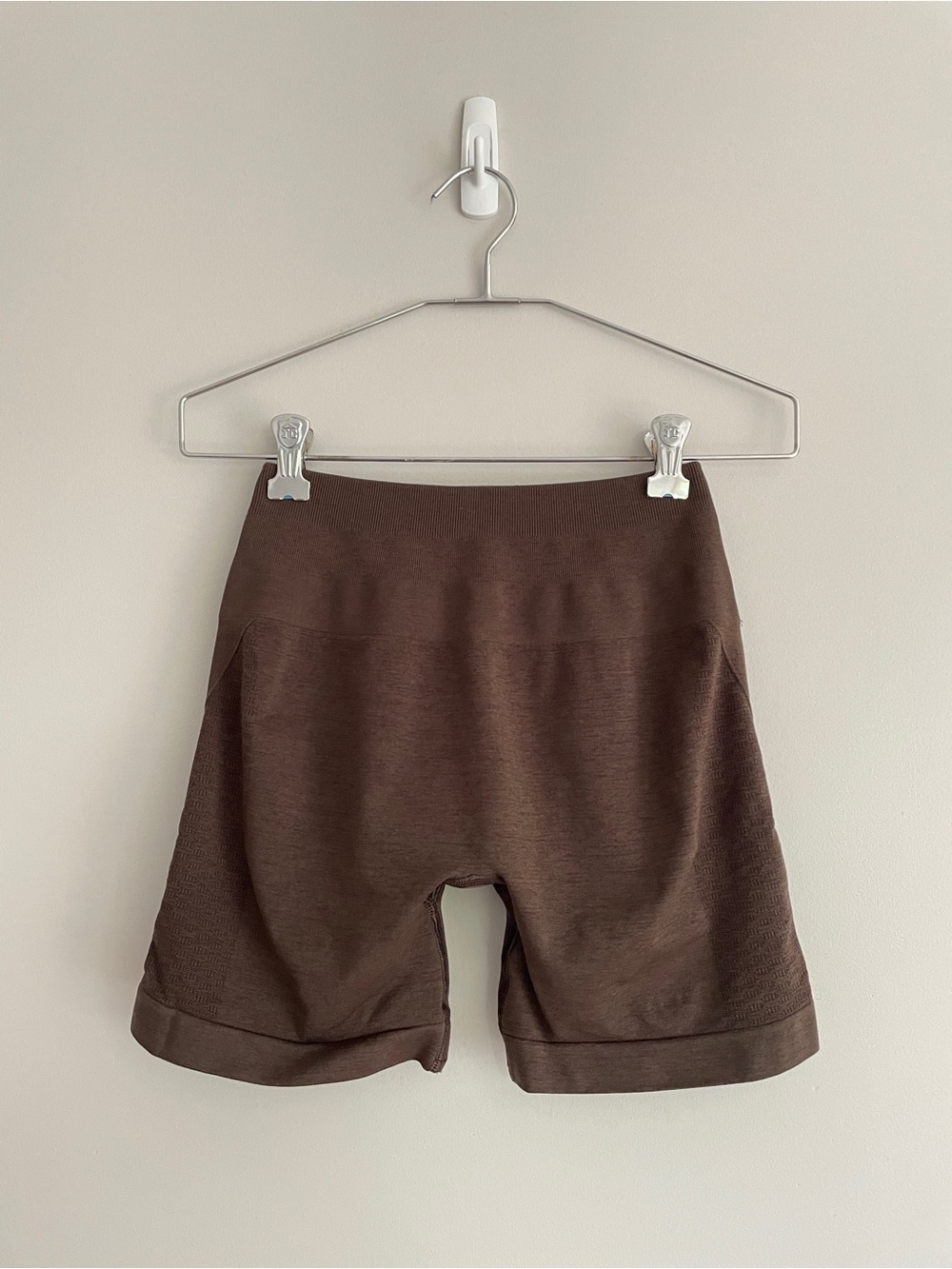 Alphalete | contour shorts, M